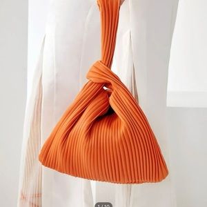 Ribbed orange bag